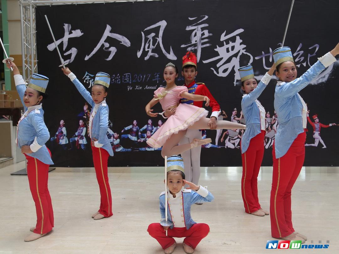 ▲傳統芭蕾結合現代舞元素，二位男女主角出色精鍊的肢體語彙，勾勒出美麗的流動景像。（圖／記者黃玿琮攝2017.9.6）