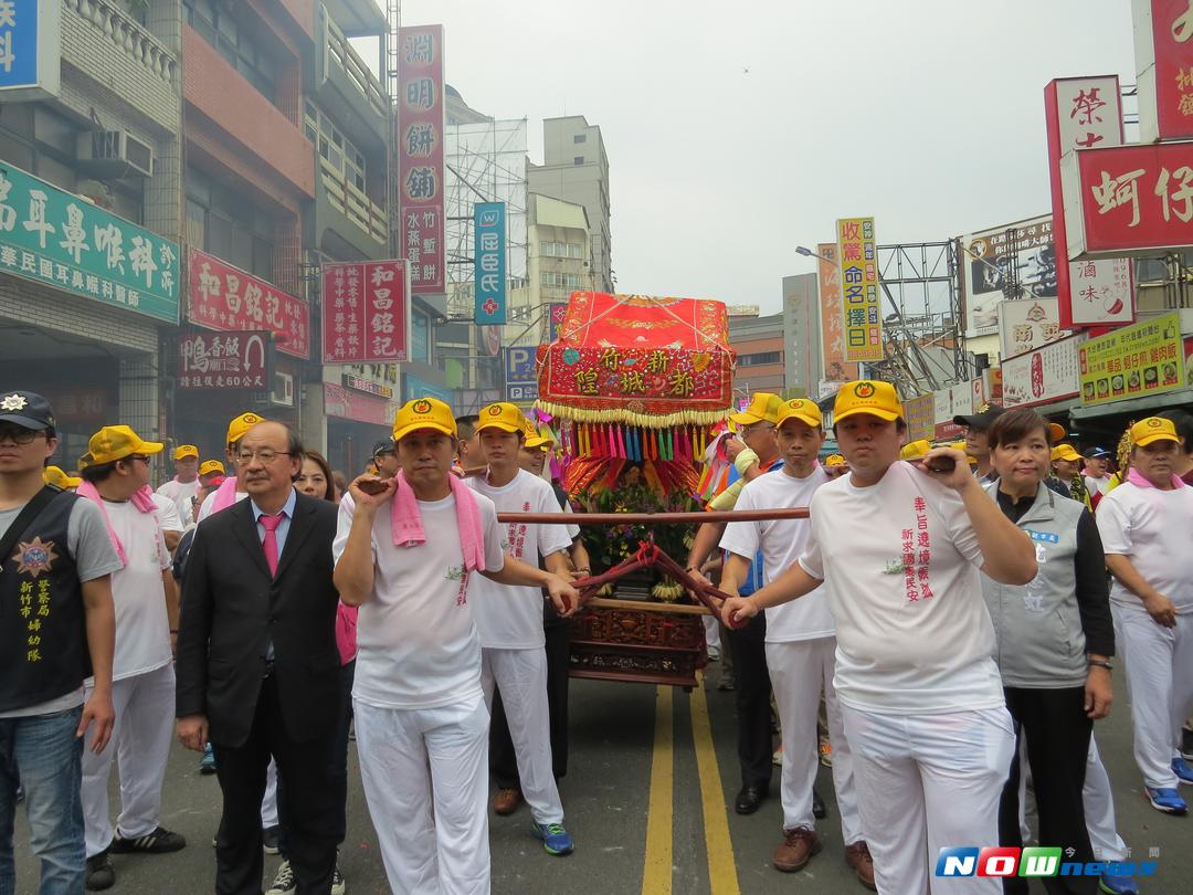 ▲竹塹中元城隍祭城隍遶境賑孤，全台80間宮廟陣頭熱鬧出巡。（圖／記者陳志偉攝，106.09.05）