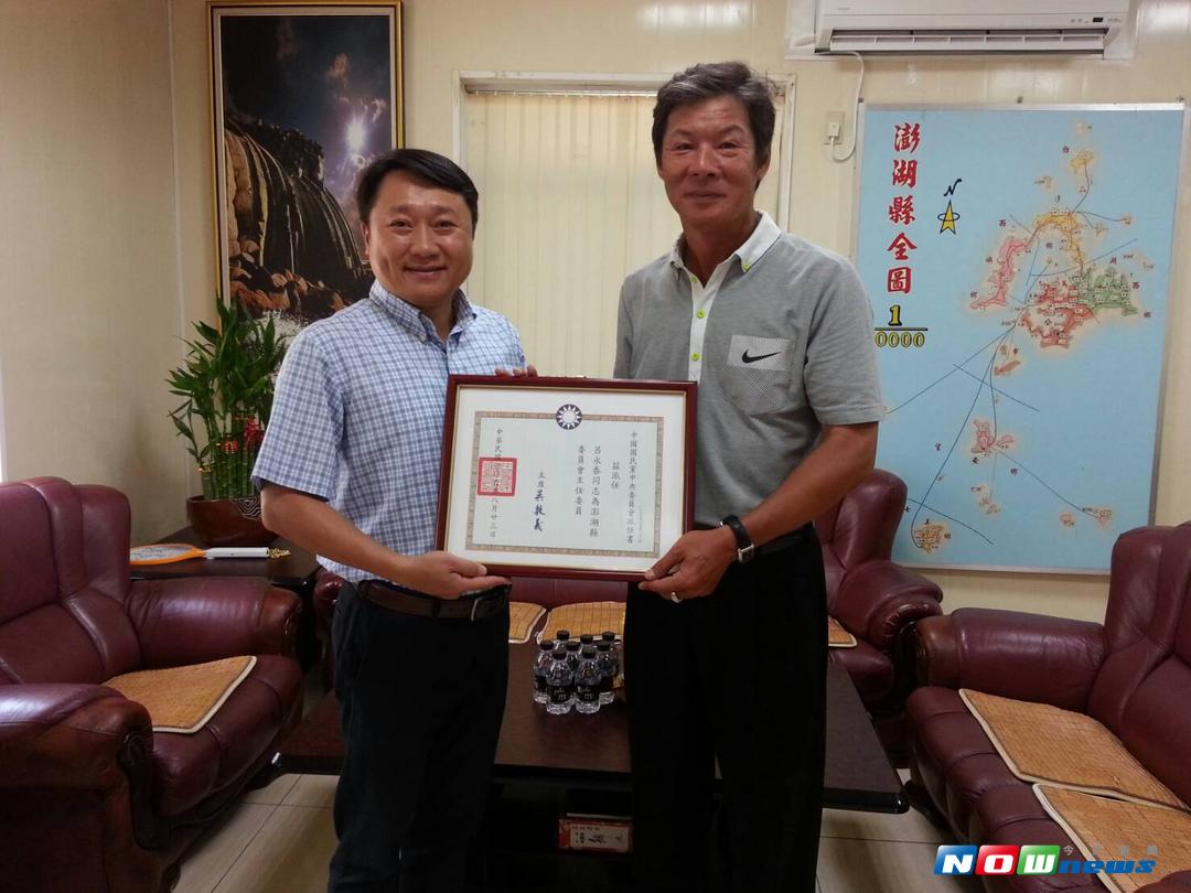 ▲交接典禮由國民黨組發會主委李哲華佈達。（圖／縣黨部提供 , 2017.09 05）