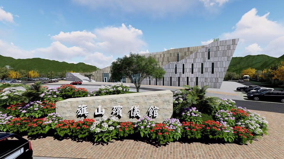 高雄市殯葬管理處為因應地方需求，於106年編列預算，由新工處著手設計現代化殯儀館（不包含火化場），地點選在旗山公立納骨堂隔壁的公墓區域，面積16225平方公尺\\(1.6225公頃\\)。（圖／記者宋汝夔翻拍，2017.09.04）