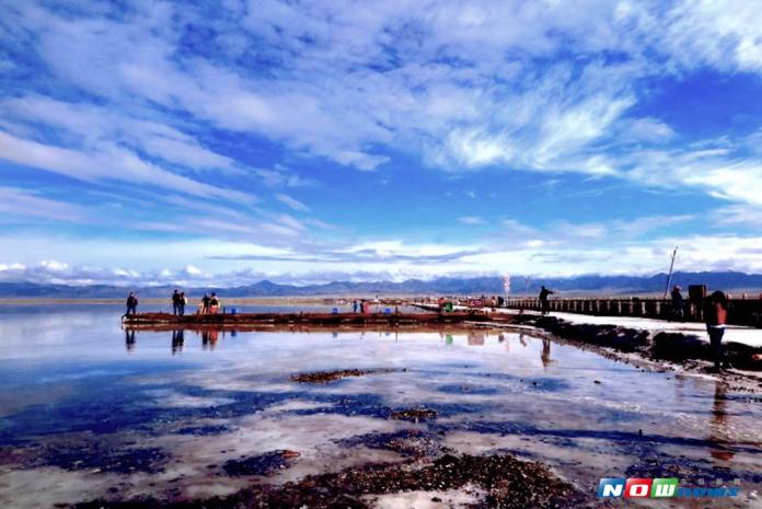 ▲青海省茶卡鹽湖，湖面平靜，有天空之鏡的美名。（圖／彭媁琳攝 , 2017.09.03）