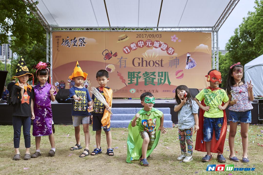 ▲竹市府超「潮」推廟會野餐趴，千人參與迴響熱烈。（圖/陳志偉攝，106.09.03）