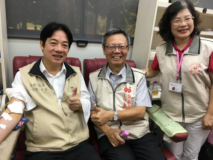 ▲台南市長賴清德一早也到台南公園捐血。（圖／捐血中心提供，2017.09.03）