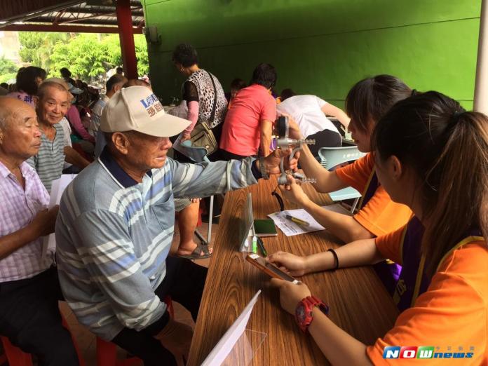 台塑麥寮廠區之鄰近鄉鎮舉辦「強保老」檢測活動。（圖／記者蘇榮泉拍攝，2017.09.02）