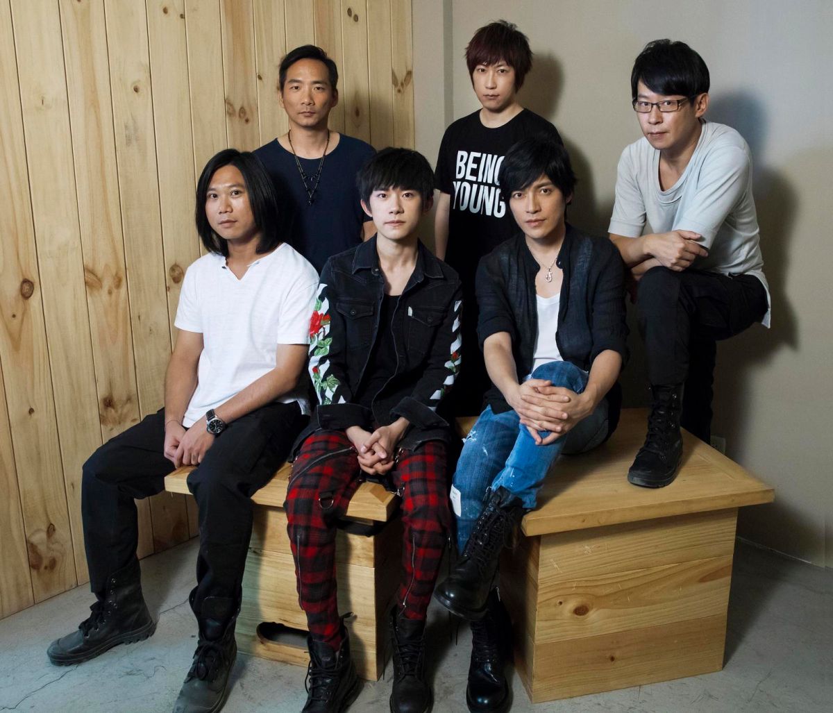 ▲五月天和TFBOYS互相都很欣賞對方在音樂上的執著追求，因此提出邀約後，易烊千璽（前排中）一口答應演出。（圖／相信音樂提供 , 2017.09.01）
