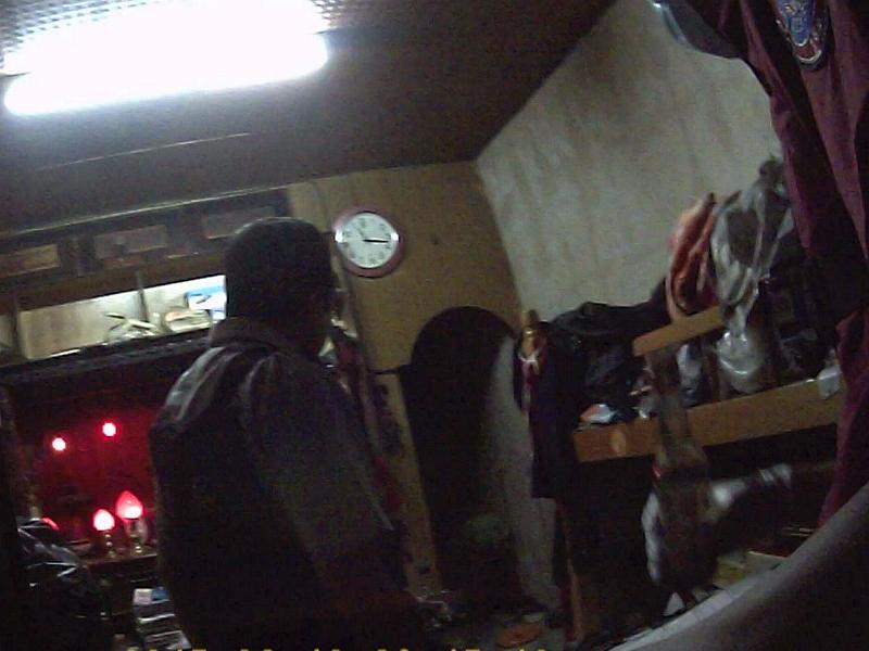 ▲員警趕赴現場救援。（圖／記者郭政隆翻拍）