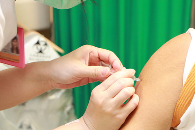 ▲接種麻疹、腮腺炎、德國麻疹混合疫苗（MMR）有助於預防麻疹感染。（資料圖／疾管署提供）