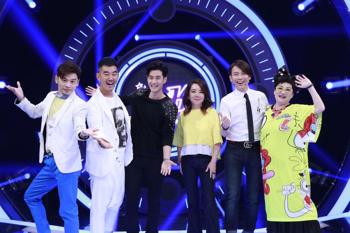 ▲任賢齊（左二）、周興哲（左三）、辛曉琪（右三）、陶喆（右二）錄製《K歌大明星》。（圖／中視提供，2017.09.01）