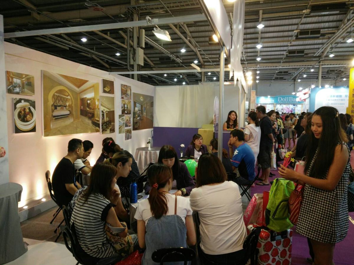 ▲台中安馨產後護理之家是唯一參展的頂級月子中心，祭出好康連環送吸客，現場人朝滿滿。（圖／金武鳳攝 , 2017.9.1）
