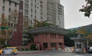 罷免熱潮來襲!政大生校內設連署站 校方:不能為特定團體宣傳