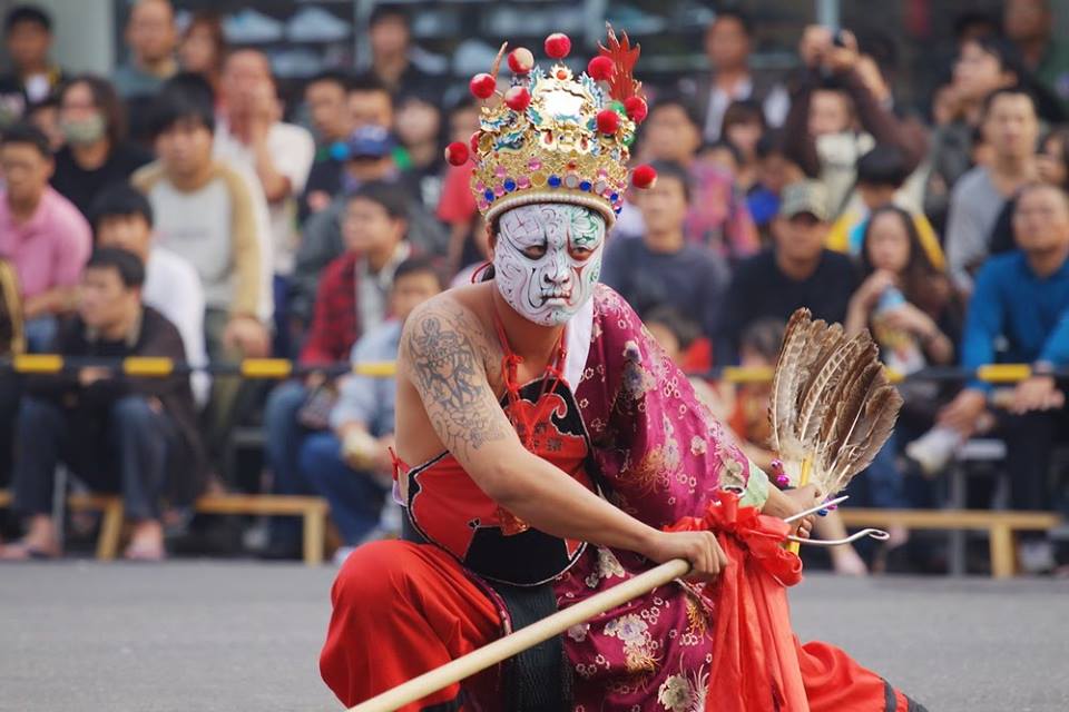 手持三叉的甘將軍。圖片來源:風雲八家將。攝影師:莊勝雄