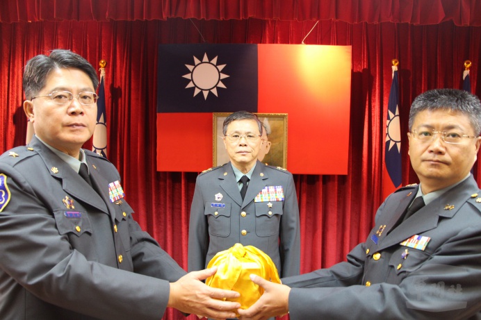 ▲ 後備指揮部指揮官周皓瑜中將（中）31日在景平營區主持北區後備指揮部指揮官交接布達典禮。（北區後備指揮部提供）