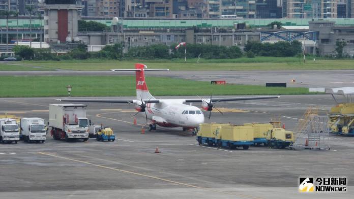 ▲遠東航空新引進的2架ATR 72-600客機，預計第四季投入營運。（圖／記者呂烱昌攝 ）