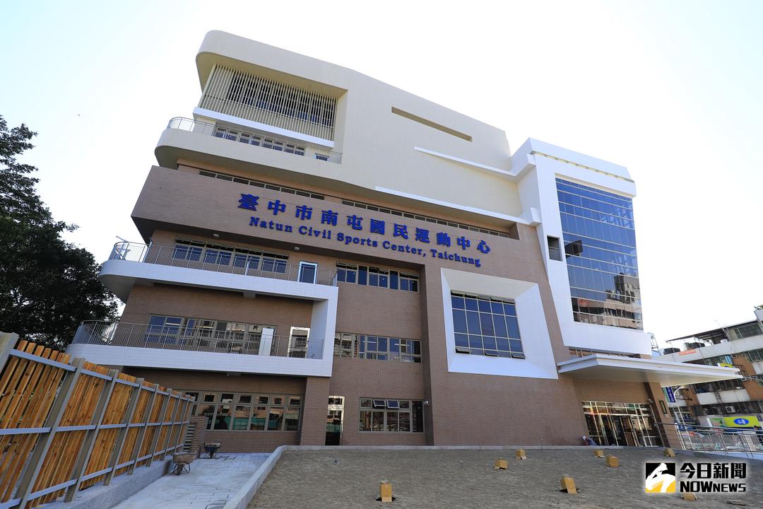 ▲台中市第三座南屯國民運動中心，預計於11月份完工。（圖／柳榮俊攝 , 2017.10.30）