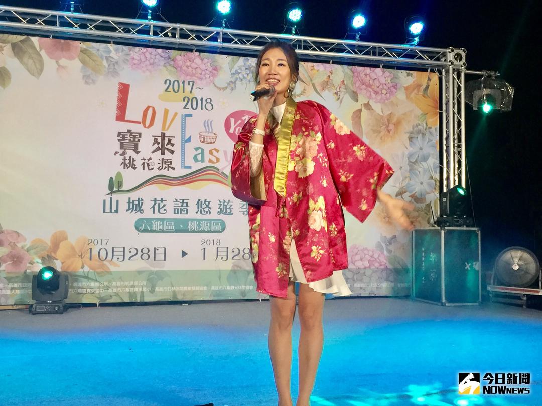 ▲歌手向蕙玲在寶來開唱，首度穿日式浴衣開唱，大秀好身材。（圖／記者陳維鈞攝 , 2017.10.28）