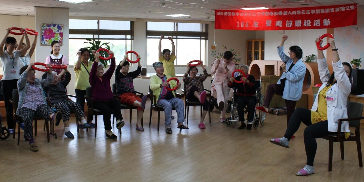 重陽敬老開心動一動。〔圖／聖馬提供2017.10.27〕