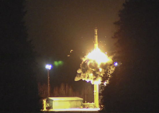 ▲俄羅斯戰略核武部隊26日舉行軍演，從俄國西北的普列塞茨克（Plesetsk）試射場發射彈道飛彈。（圖／俄羅斯國防部）