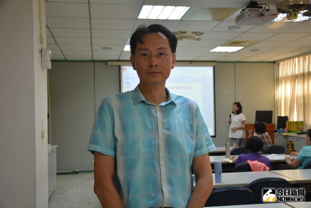 ▲張育彰科長說明食安志工特殊教育訓練的內容。（圖／記者郭政隆攝影2017.10.26）