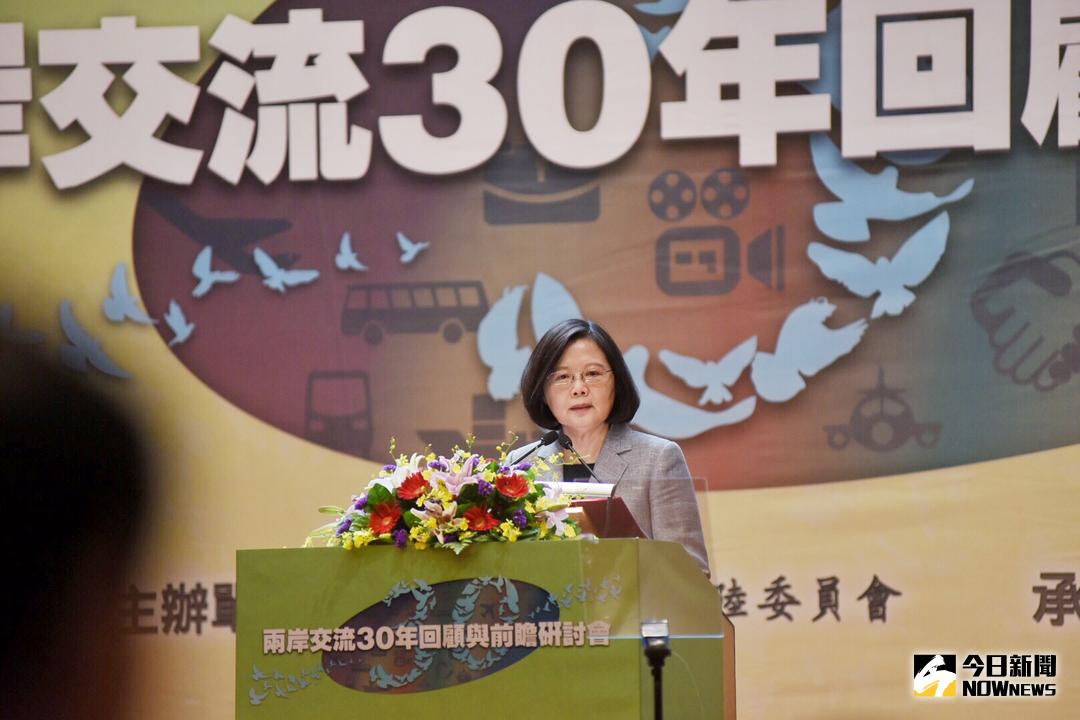 ▲蔡英文總統26日出席「兩岸交流30年回顧與前瞻研討會」，呼籲兩岸執政黨互動。（圖／陳明安攝, 2017.10.26）