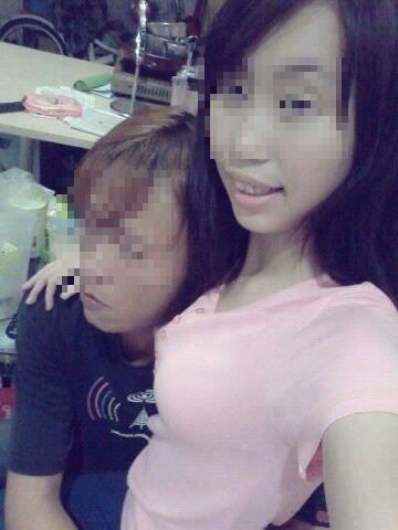 ▲阿成和20歲嫩妻合影。（圖／翻攝自臉書）