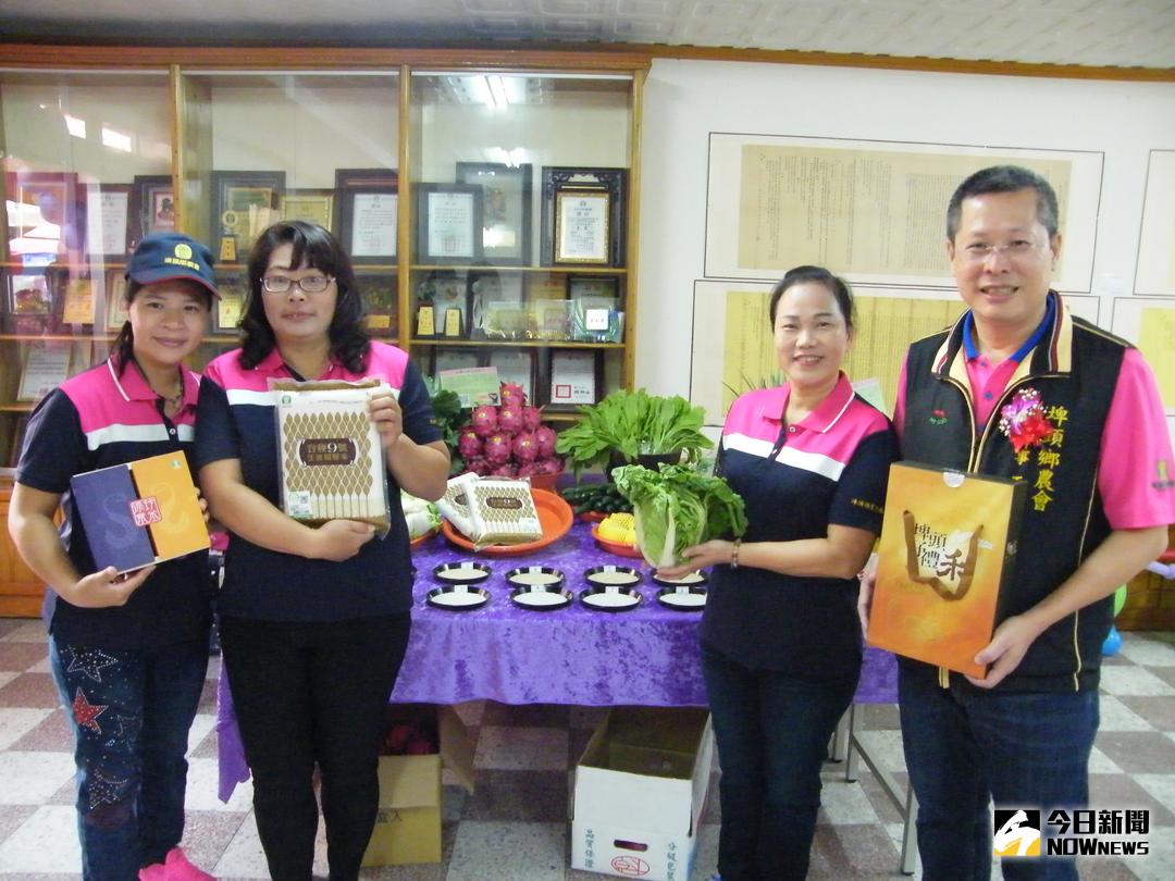 ▲埤頭鄉農會辦理埤頭F4就是有食力活動，展售安全、安心台稉9號米、青蔥、平地梨、包心白菜。（圖／記者陳雅芳攝，2017.10.25）