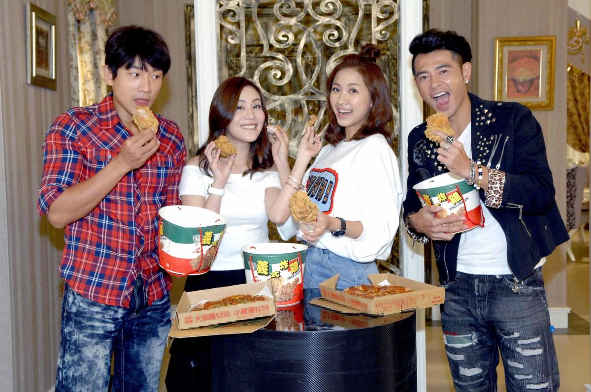 ▲李政穎（左起）、王宇婕、林玟誼、黃玉榮一起看首播。（圖／華視提供，2017.10.25）