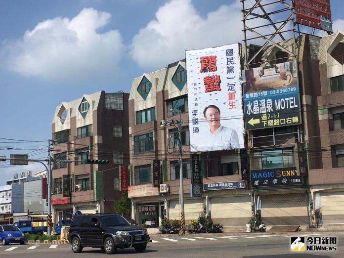 ▲竹市長藍營參選人當仁不讓，紛紛樹立看板、成立競選辦公室。（圖／陳志偉攝，2017.10.24）