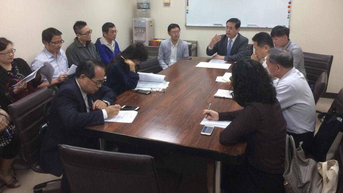 ▲立委江永昌今日特邀交通部、衛福部等相關的單位，研議兒童搭乘捷運應給予優惠的措施。（圖／立委江永昌辦公室提供）