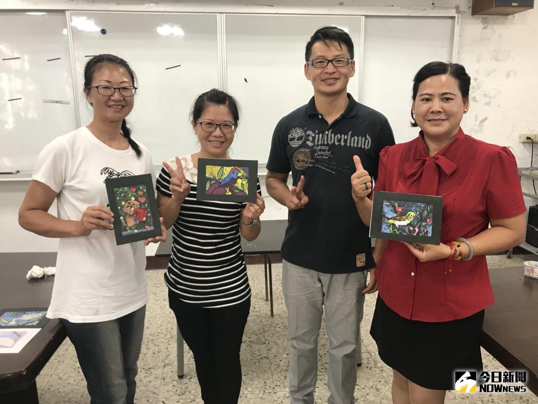 ▲湖埔社區大學辦理「認識東螺溪鳥類生態」版畫種子教師培訓，教導學生透過版畫學習環境教育，認識家鄉週遭環境的生態與風光。（圖／記者陳雅芳攝，2017.10.23）