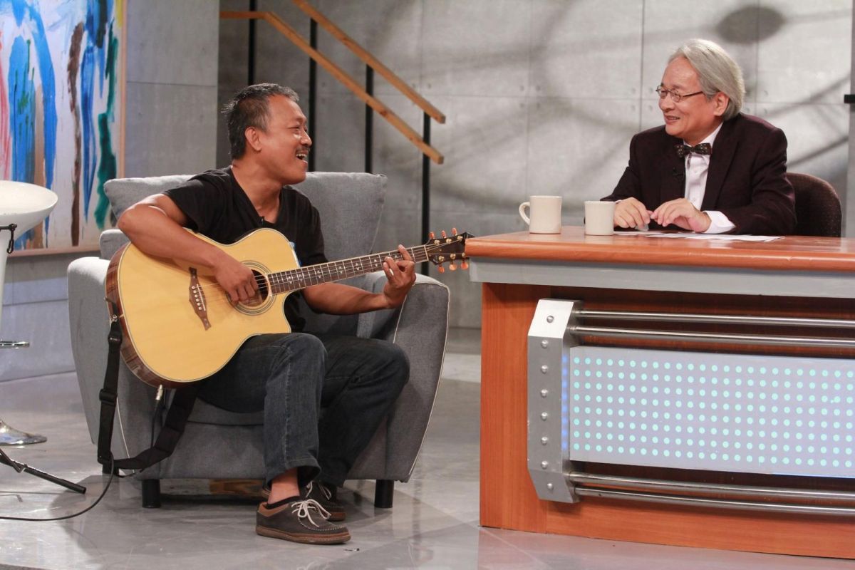 ▲謝銘祐（左）與馮光遠一見如故。（圖／民視提供，2017.10.23）