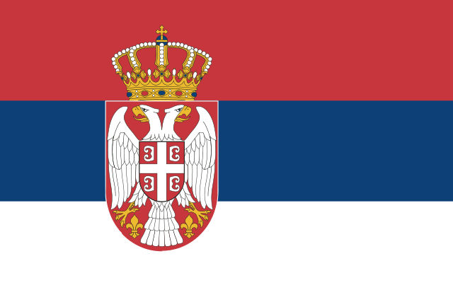 ▲塞爾維亞一名市長在宜蘭用餐，突昏倒送醫不治。圖為塞爾維亞國旗。（圖／翻攝自維基百科）
