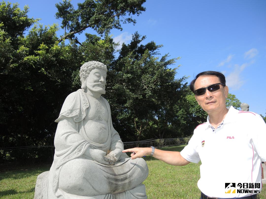 ▲彰化縣大佛風景區旅遊參佛步道兩側陳列著32尊石雕觀音、羅漢，有3尊大型羅漢像遭到破壞，甚至出現斷指現象。（圖／記者陳雅芳攝，2017.10.20）
