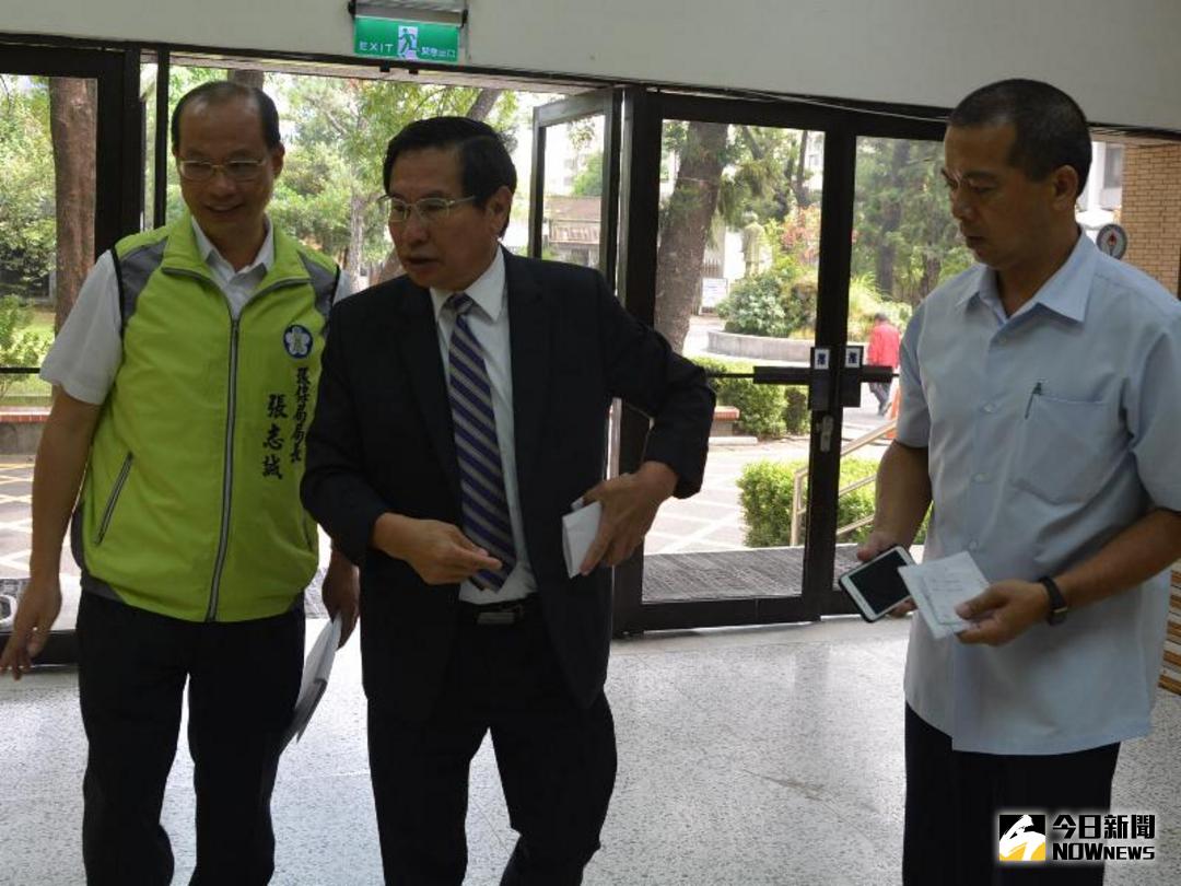 ▲涂醒哲20日上午按既定行程出席嘉義市資源回收行動站表揚活動。（圖／記者郭政隆攝，2017.10.20）