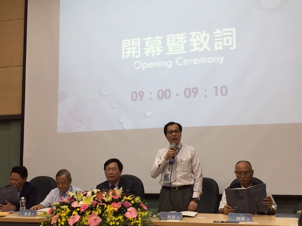 ▲第十三屆「嘉義研究」學術研討會，邀寶島歌王葉啟田（左一）暢談「嘉義人說嘉義事」。（圖／嘉義縣政府提供 , 2017.10.20）