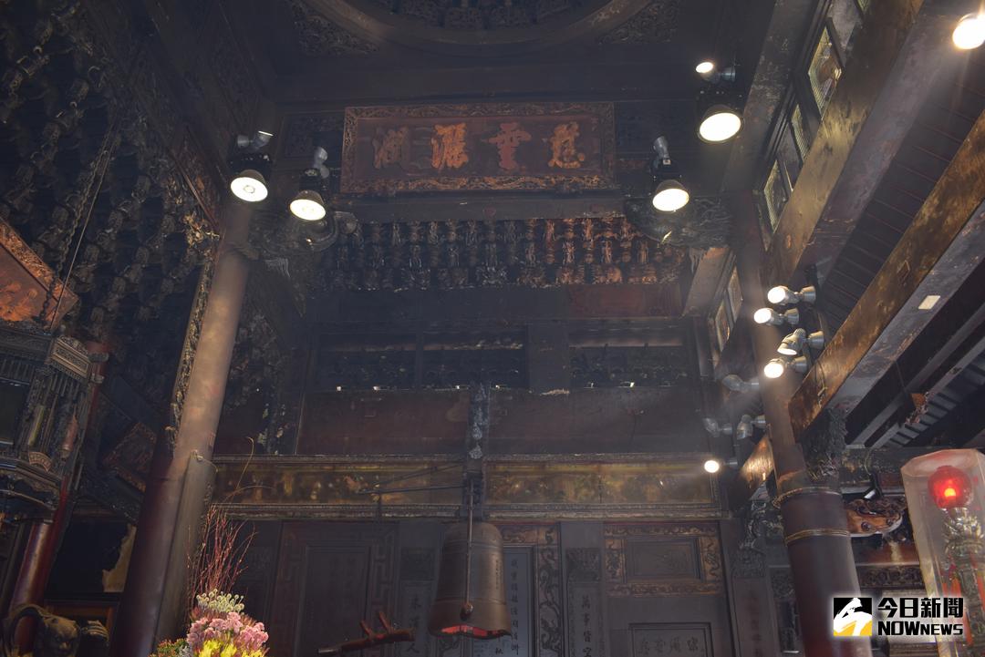 ▲北港朝天宮「慈雲灑潤」匾是清代光緒帝御賜，被雲林縣政府登錄為縣定古文物。（圖／記者洪佳伶攝 , 2017.10.20）