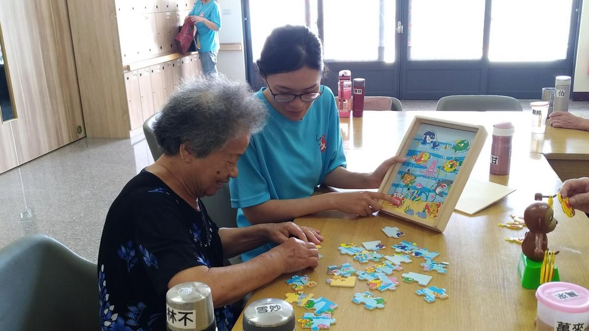 ▲全成社會福利基金會開辦「即訓即用」長照人力培訓，是二度就業婦女最好選擇（圖／金武鳳攝 , 2017.10.19）