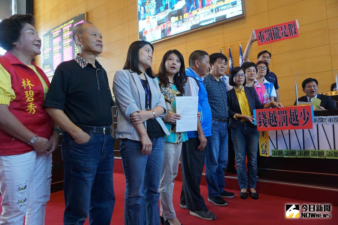 ▲國民黨議員質疑擊市府縱放黑心業者，市長林佳龍表示，維護食安決心未曾改變。（圖／記者孫詩蘋攝 , 2017.10.19）