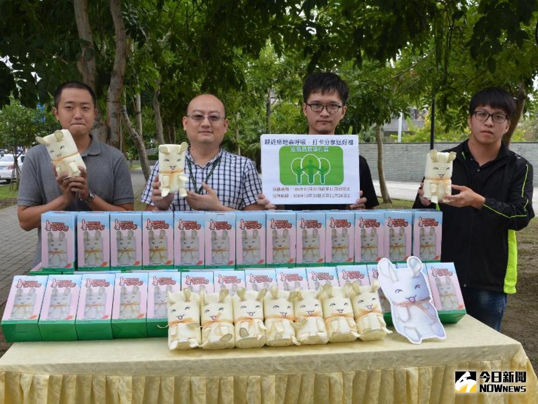 ▲吳博章科長說明「親近綠地森呼吸，打卡分享送好禮」活動內容。（圖／記者郭政隆攝影2017.10.18）