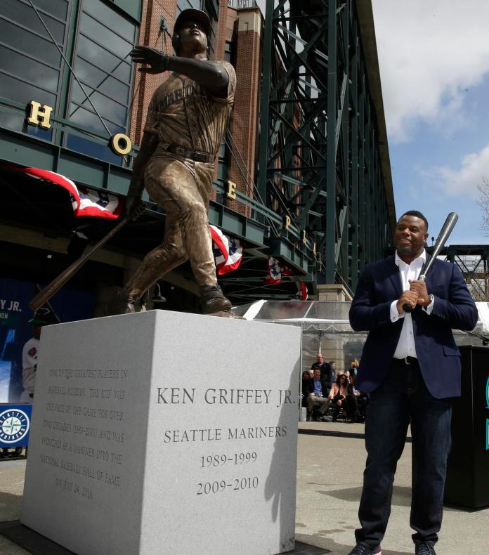 ▲Ken Griffey Jr.雕像的球棒遭竊。（圖／美聯社／達志影像）