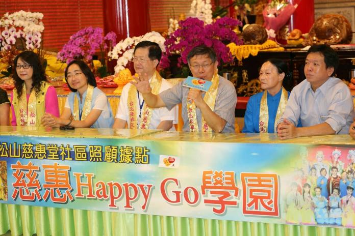 ▲台北市長柯文哲17日出席「重陽敬老銀向幸福共餐據點」記者會。（圖／北市府提供）