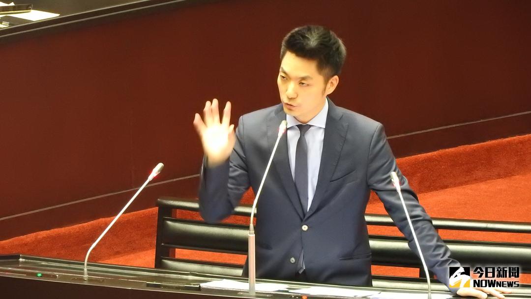 ▲國民黨立委蔣萬安提出《勞動基準法》第40條之1，要將「天災假」明確入法，並以此質詢行政院長賴清德。（圖／記者戴祺修攝,2017.10.17）