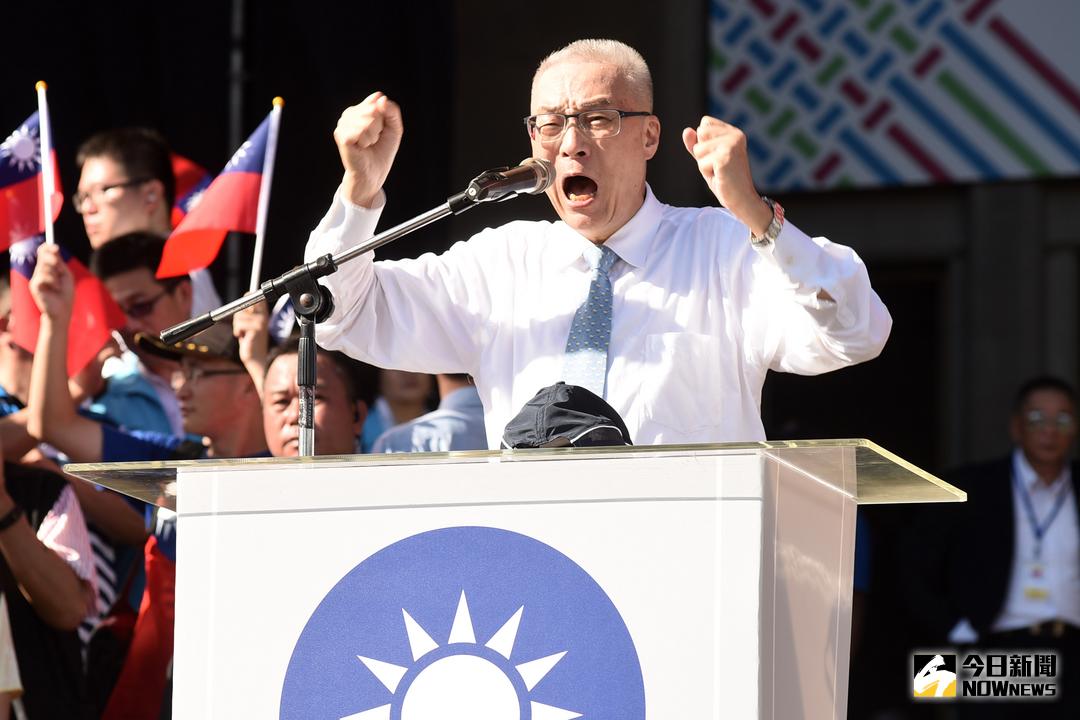 ▲國民黨主席吳敦義表示，相信每位勝選的主任委員都會忠貞於中國國民黨，團結地方，並與中央黨部密切配合，對於將來政治任務的達成，一定更能接觸地氣，接觸基層黨員。他希望第一次辦理直選的縣市黨部主委能對黨有更多幫助。（資料照／記者林柏年攝，2017.10.10）