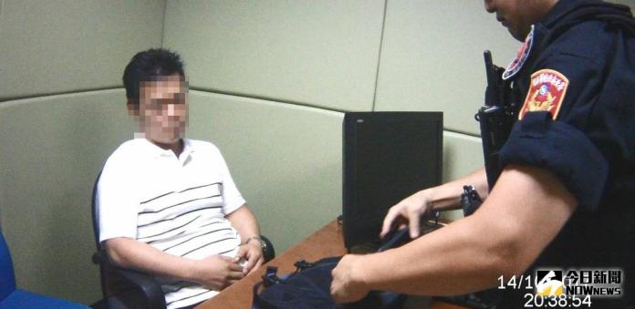 ▲日籍男子來台旅遊卻在潛入一家麻辣鍋店廁所內偷拍，遭北市特警逮捕。（圖／台北市警局提供）