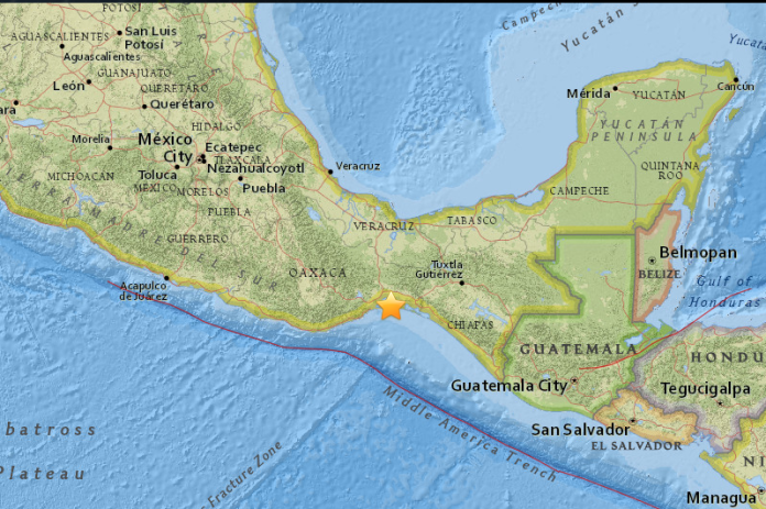 ▲墨西哥南部當地時間13日發生規模5.4的地震。星號為震央位置。（圖／美國地質調查所 , 2017.10.14）