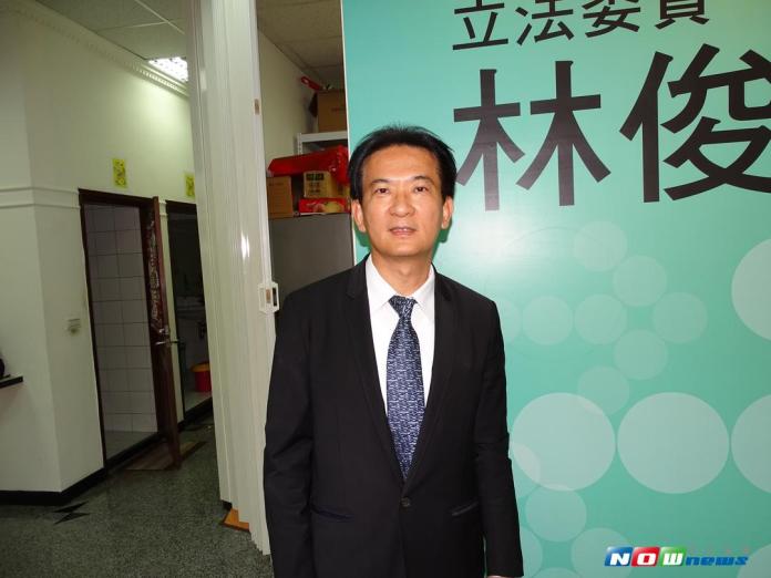 民進黨立委林俊憲12日表示，自己幾經考慮，決定婉拒黨部提報，將不參加此次台南市長黨內初選。（圖／NOWnews）