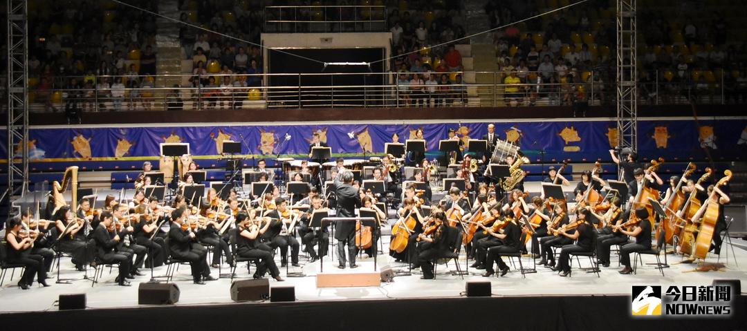 ▲彰化縣政府、國立臺灣交響樂團共同辦理2017彰化國慶音樂會，美聲加上交響樂團美樂，近萬民眾一起歡慶國家慶典也欣賞世紀音樂饗宴。（圖／記者陳雅芳攝，2017.10.10）