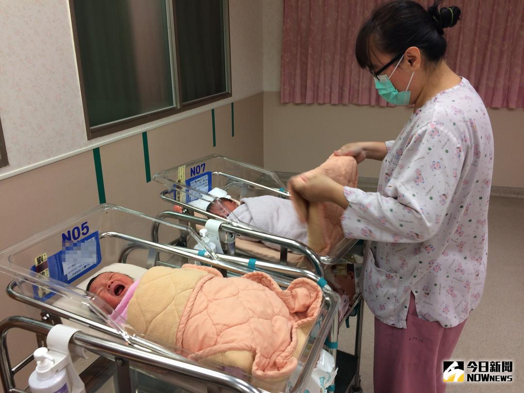 ▲今年門諾接生的國慶寶寶清一色都為男嬰，醫護人員表示，真的很難得。（圖／門諾醫院提供，2017.10.10）