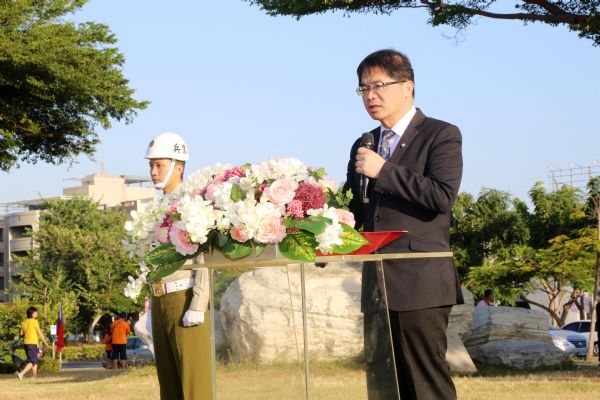 ▲台南市10日上午舉行升旗典禮，市長李孟諺率市府團隊祝中華民國生日快樂。（圖／台南市新聞處提供，2017.10.10）