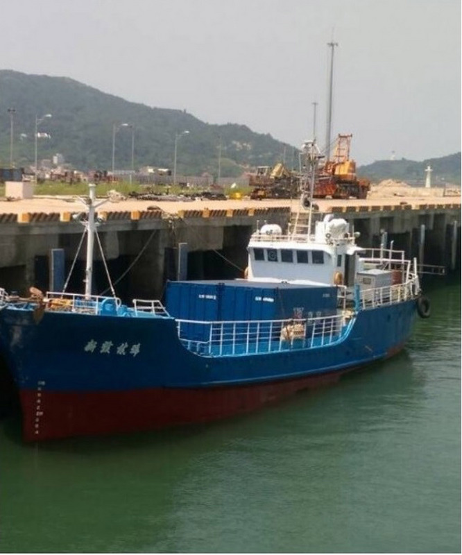 ▲海洋巡防總局第二（淡水）海巡隊副隊長葉錫忠9日表示，高雄籍「新發貳號」雜貨船（圖）失聯，搜救行動持續進行，在案發海域以船艦、船艇、空偵機，搜救失蹤的6名船員。（淡水海巡隊提供）中央社記者黃旭昇新北傳真   106年10月9日