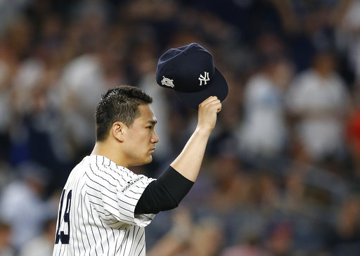 ▲Aaron Judge美技接殺，田中將大脫帽致意。（圖／美聯社／達志影像）